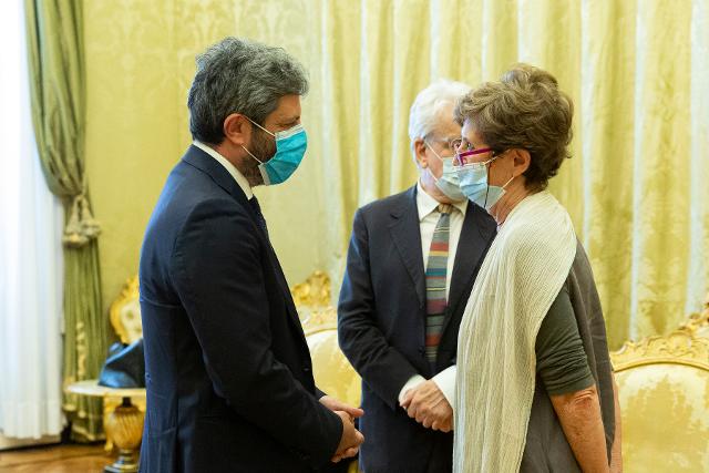 Il Presidente della Camera dei deputati, Roberto Fico, con  la Presidente dell'Associazione parenti delle vittime della strage di Ustica, Daria Bonfietti