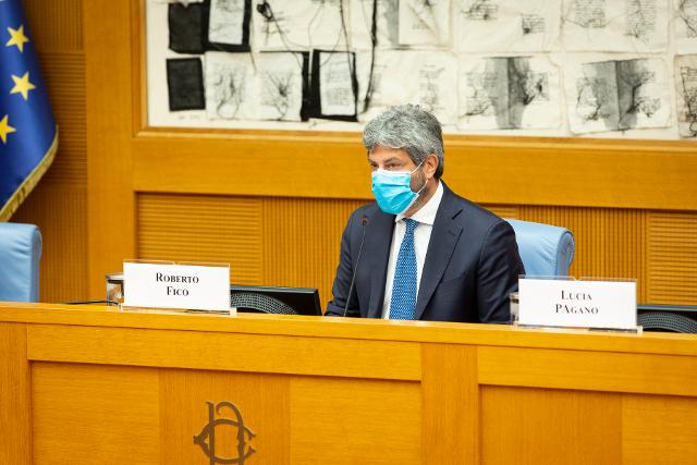 Il Presidente della Camera dei deputati, Roberto Fico, in un momento della cerimonia di consegna del Ventaglio da parte dell'Associazione stampa parlamentare.