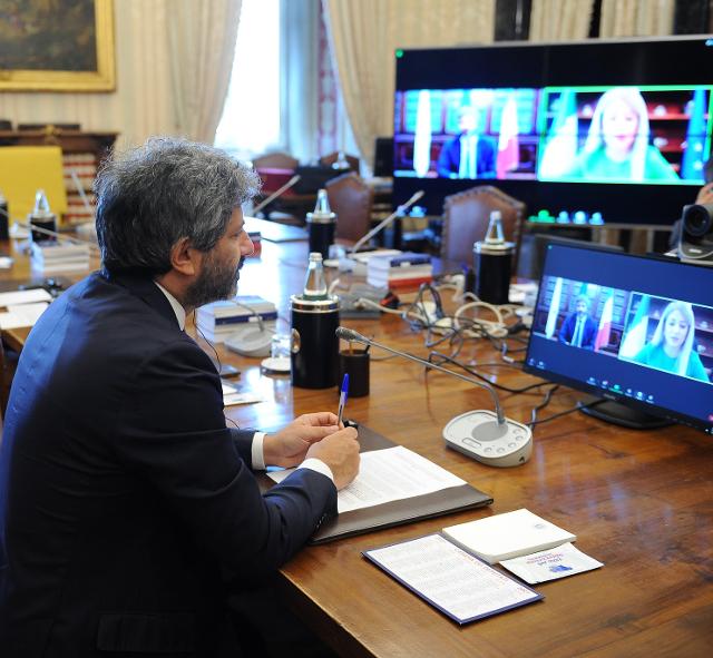 Il Presidente della Camera, Roberto Fico, in un momento dell'incontro, in videocollegamento, con Annita Demetriou, Presidente della Camera dei Rappresentanti della Repubblica di Cipro