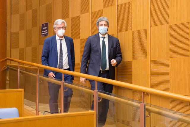 Il Presidente della Camera dei deputati, Roberto Fico, con il deputato Paolo Siani in un momento dell'evento in ricordo di Giancarlo Siani nel 36° anniversario della scomparsa