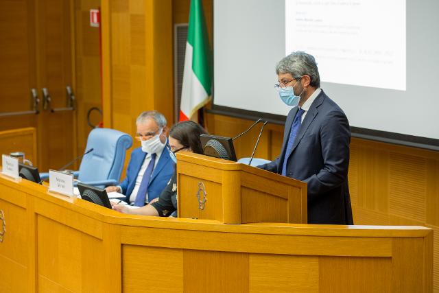 Il Presidente della Camera dei deputati, Roberto Fico, durante il suo intervento in occasione del convegno 'Femminicidi: prospettive normative'