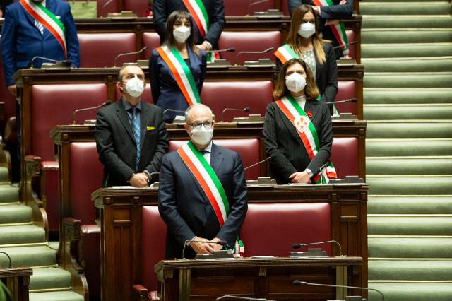 Un momento della cerimonia per il 150° anniversario della prima seduta della Camera dei deputati a Palazzo Montecitorio in concomitanza con le celebrazioni del 700° anniversario della morte di Dante Alighieri