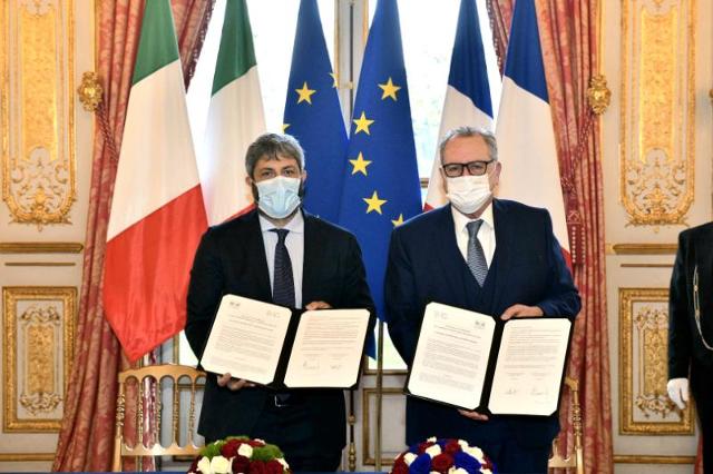 Il Presidente Roberto Fico e il Presidente della Assemblea Nazionale della Repubblica Francese, Richard Ferrand, in occasione della firma del protocollo d'intesa interparlamentare tra le due assemblee