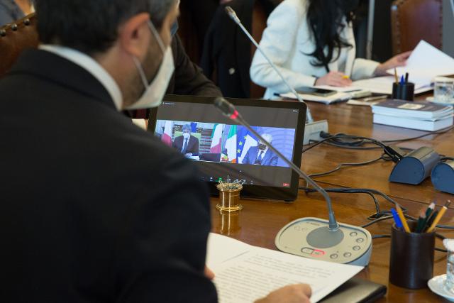 Il Presidente della Camea dei deputati, Roberto Fico, in un momento della riunione, in videocollegamento, dei componenti del gruppo di cooperazione Italia-Francia presieduta dai Presidenti delle rispettive Assemblee parlamentari