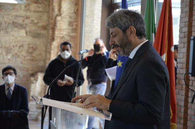 Il Presidente Roberto Fico durante il suo intervento in occasione dell'apertura delle celebrazioni per il 150° anniversario della morte di Giuseppe Mazzini presso gli Arsenali repubblicani di Pisa