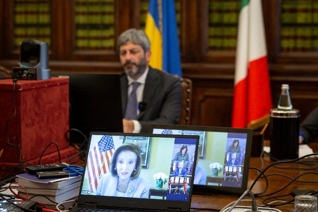 Il Presidente Roberto Fico durante la riunione straordinaria del G7 parlamentare e il videocollegamento con il Presidente del Parlamento ucraino, Ruslan Stefanchuk