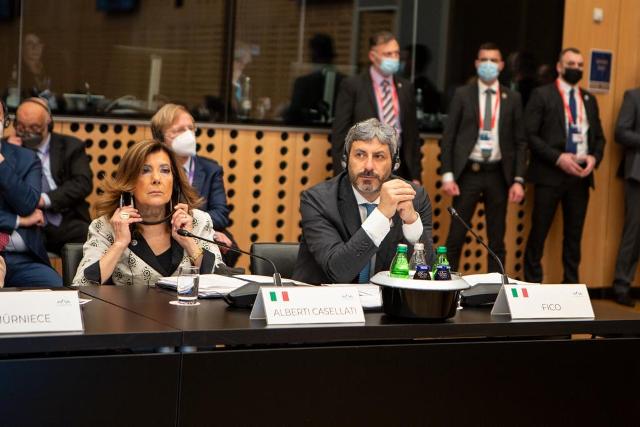 Il Presidente Roberto Fico con il Presidente del Senato della Repubblica, Maria Elisabetta Alberti Casellati, in occasione della Conferenza dei Presidenti del Parlamenti dell'Unione Europea