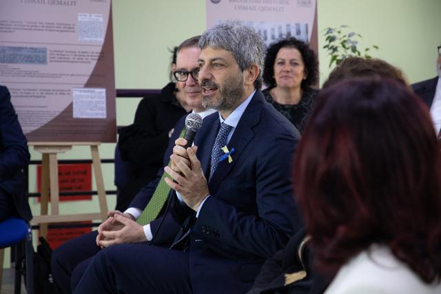 Il Presidente della Camera dei deputati, Roberto Fico, in un momento dell'incontro con gli studenti e i docenti della sezione bilingue del Liceo 'Ismail Qemali'