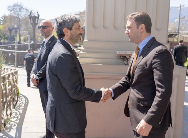 Il Presidente della Camera dei deputati, Roberto Fico, con il Ministro degli Affari esteri della Macedonia del Nord, Bujar Osmani