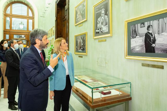 Il Presidente della Camera, Roberto Fico, in un momento dell'incontro con la Presidente del Parlamento Europeo, Roberta Metsola.
