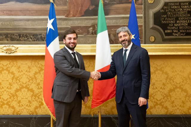 Il Presidente della Camera dei deputati, Roberto Fico, con il Presidente della Camera dei deputati cilena, Raúl Soto Mardones