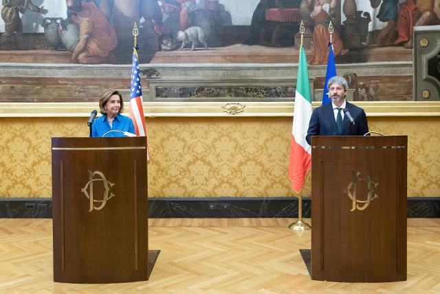Il Presidente della Camera dei deputati, Roberto Fico, con la Speaker della Camera dei Rappresentanti degli Stati Uniti d'America, Nancy Pelosi