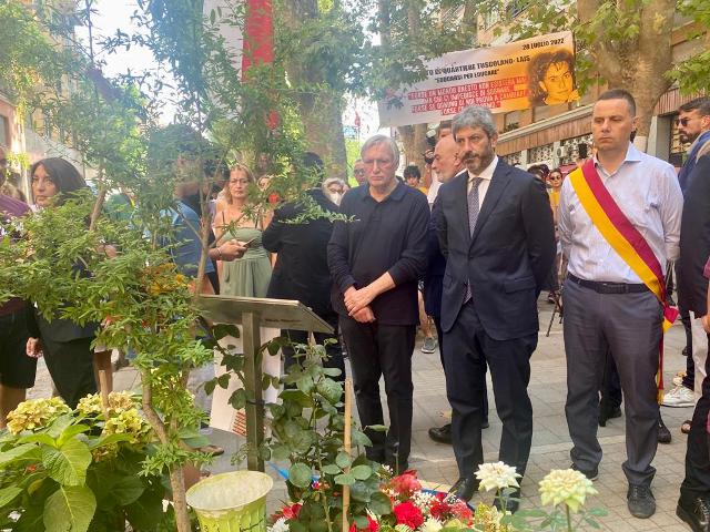 Il Presidente della Camera dei deputati, Roberto Fico, con il Presidente di Libera, don Luigi Ciotti, in un momento della commemorazione di Rita Atria nel trentennale della morte