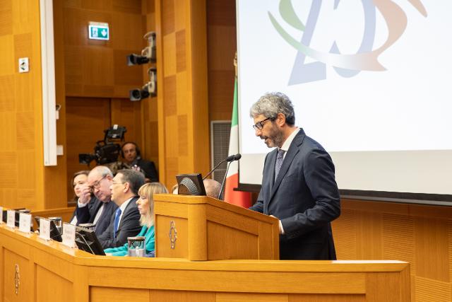 Il Presidente Roberto Fico durante il suo intervento in occasione della presentazione della Relazione annuale 2022 dell'Autorità per le garanzie nelle comunicazioni