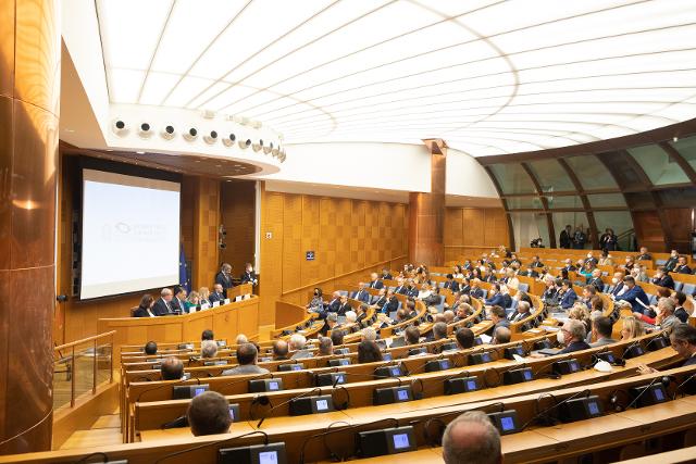 L'Aula del Palazzo dei Gruppi parlamentari della Camera dei deputati ha ospitato la presentazione della Relazione annuale 2022 dell'Autorità per le garanzie nelle comunicazioni