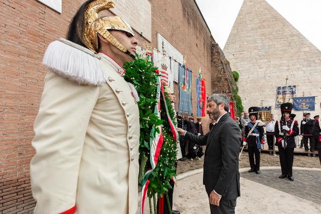 Il Presidente della Camera dei deputati, Roberto Fico, in un momento delle celebrazioni del 79° anniversario della Difesa di Roma