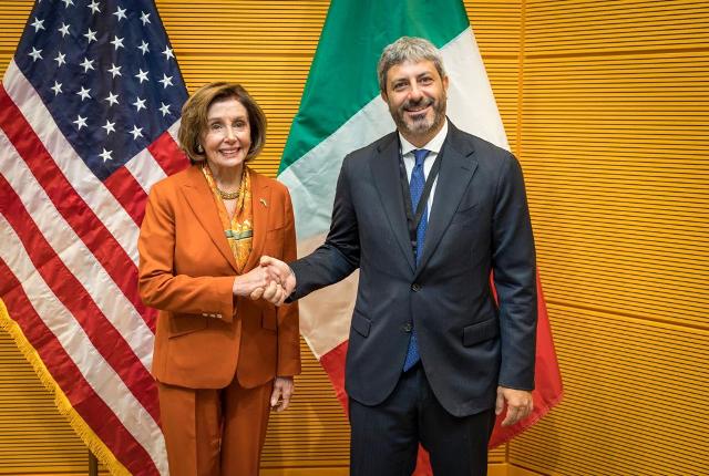 Il Presidente Roberto Fico con la Speaker della Camera dei Rappresentanti degli Stati Uniti, Nancy Pelosi, in occasione della 20^ Riunione dei Presidenti dei Parlamenti dei Paesi del G7 a Berlino